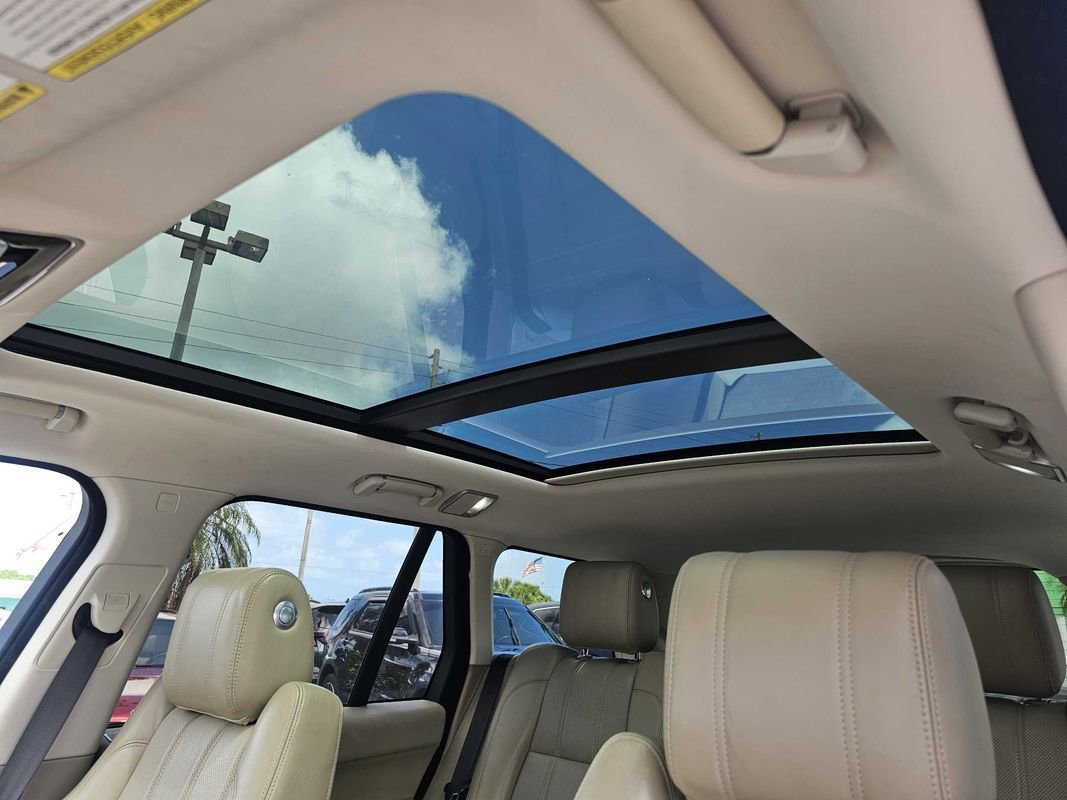 Used 2017 Land Rover Range Rover HSE image 9