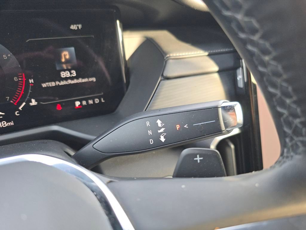 Used 2025 GMC Acadia Elevation image 24