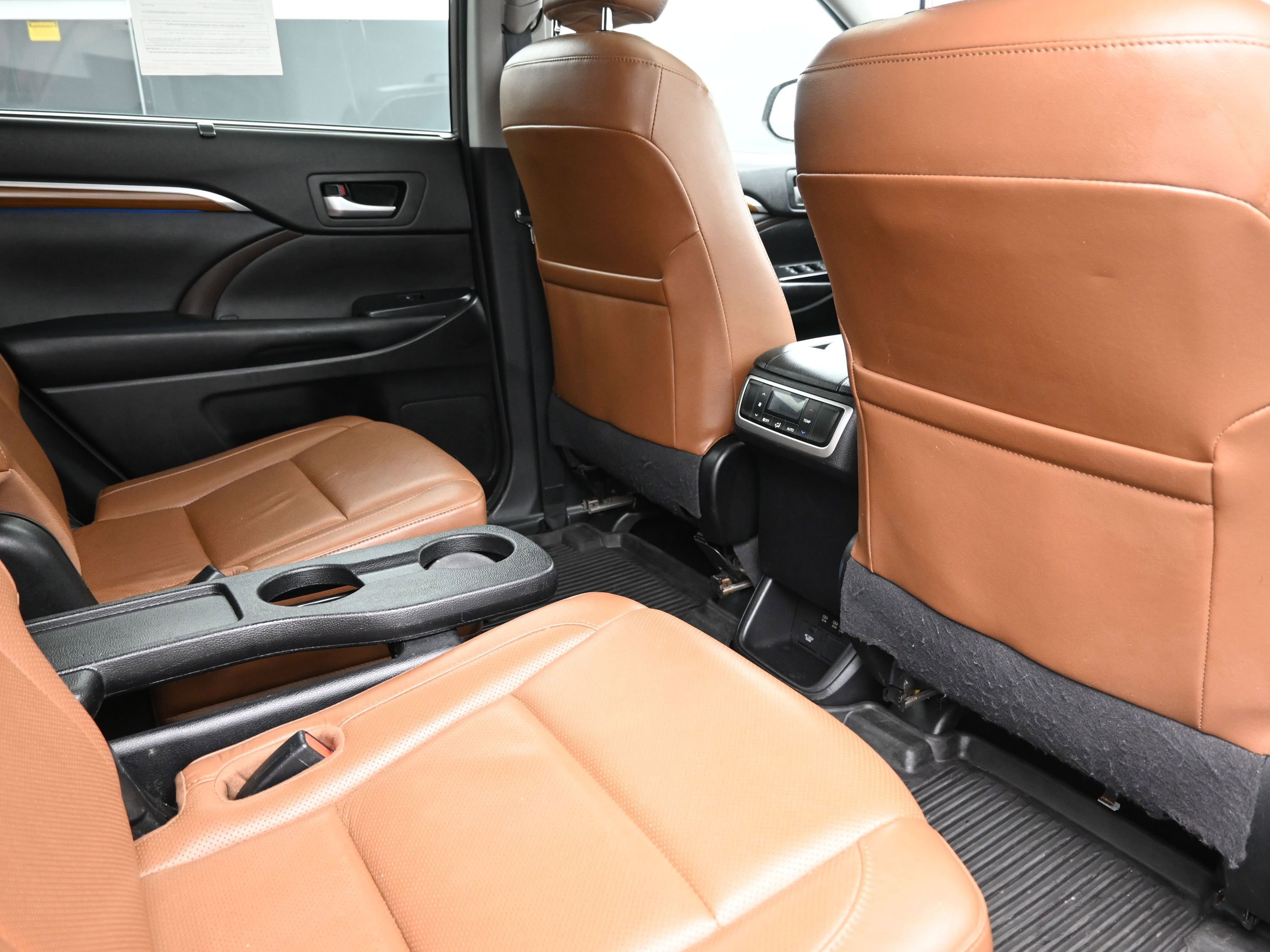 Used 2018 Toyota Highlander Limited w/ Protection Package #3 image 24