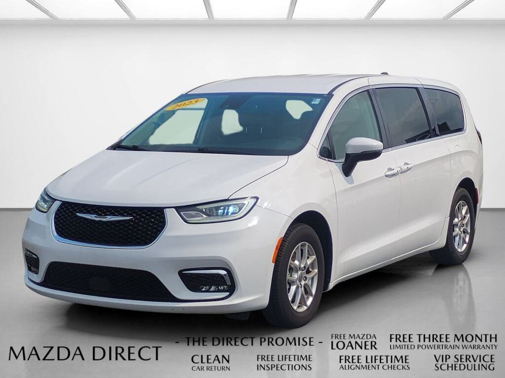 Used 2023 Chrysler Pacifica Touring-L FWD image 1
