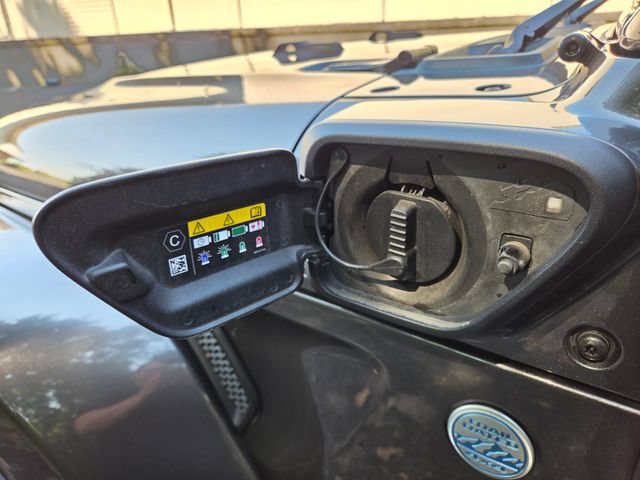 Used 2022 Jeep Wrangler Unlimited Sahara w/ Cold Weather Group AWD/4WD image 38
