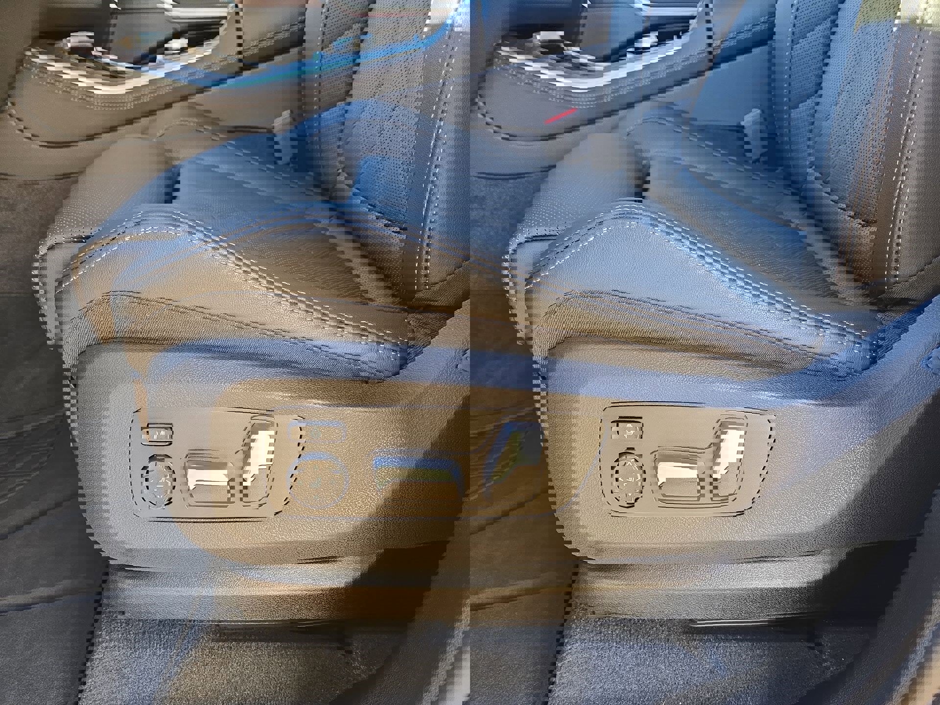 Used 2026 BMW X5 xDrive50e w/ M Sport Package image 17