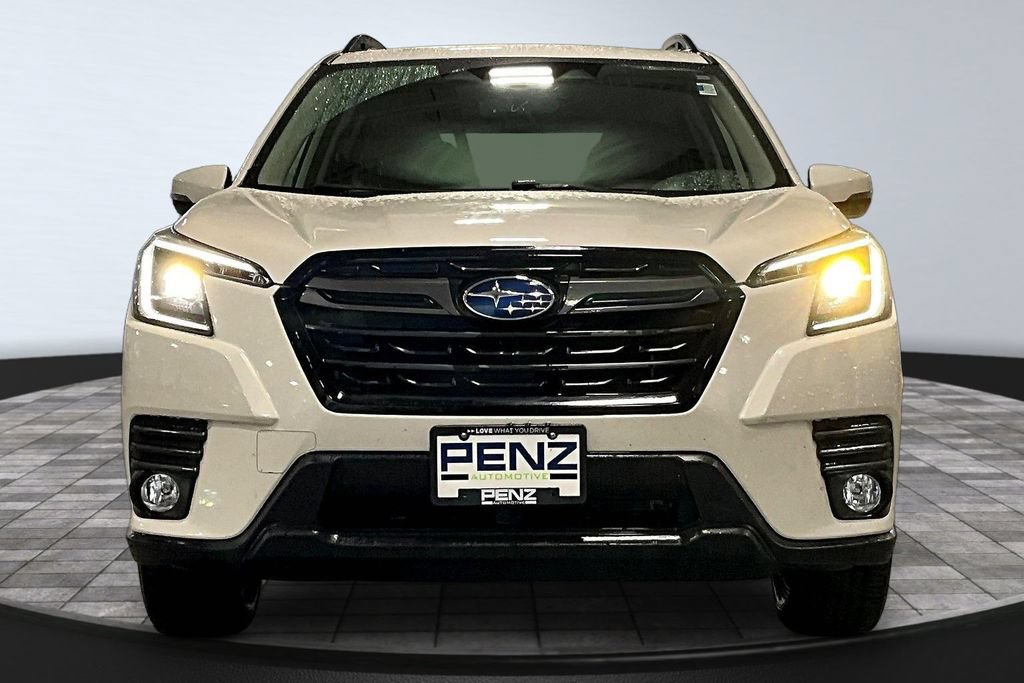 Used 2023 Subaru Forester Limited AWD/4WD image 2