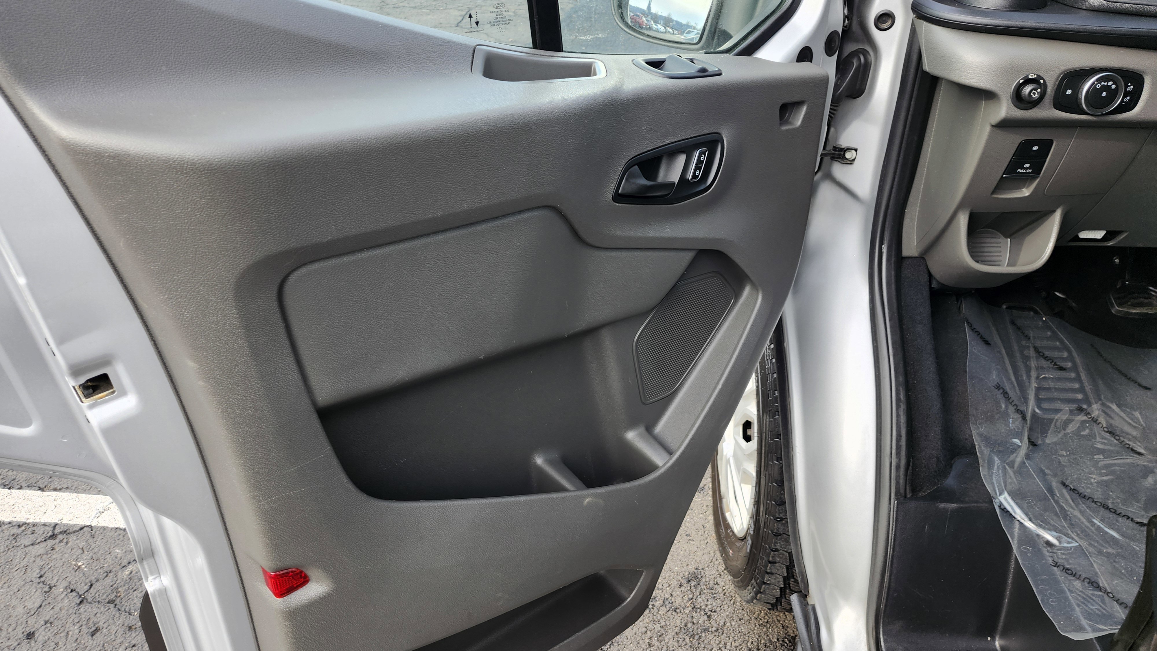 Used 2022 Ford Transit 350 XLT image 29