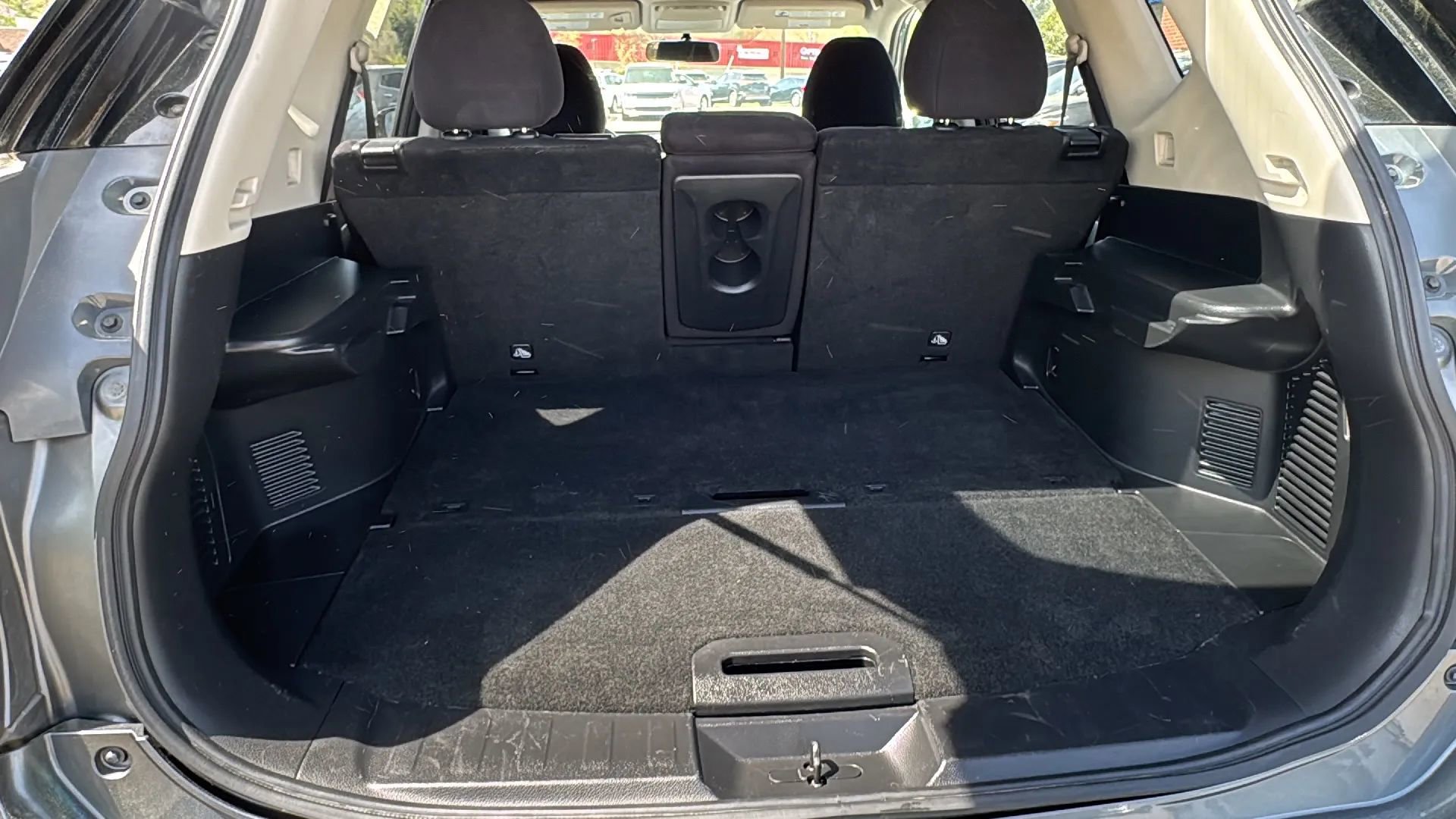 Used 2016 Nissan Rogue SV image 14