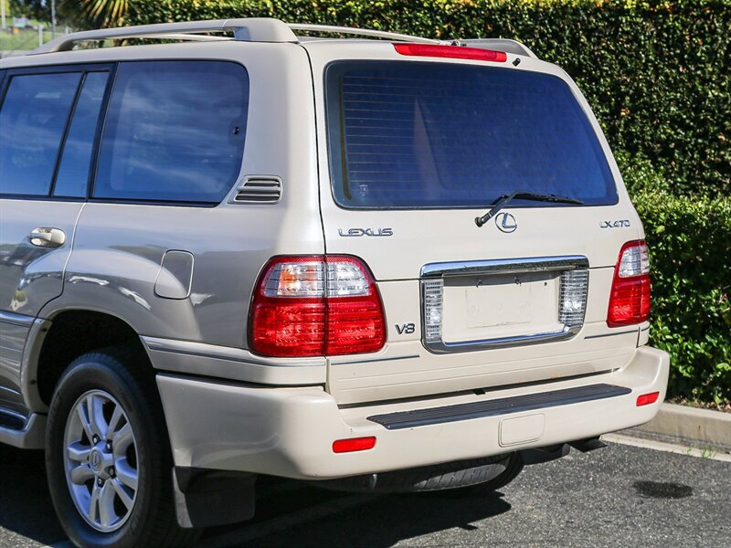 Used 2003 Lexus LX 470 4WD image 9
