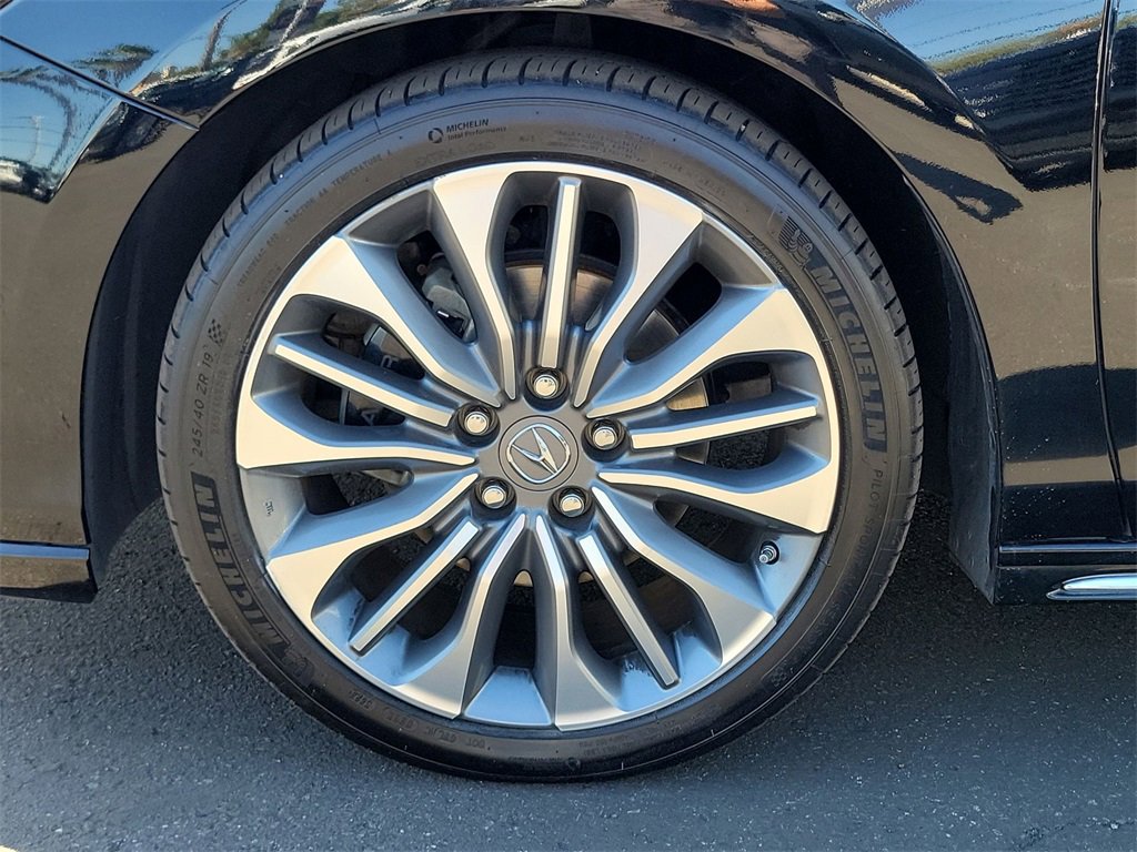 Used 2018 Acura RLX w/ Technology Package image 32