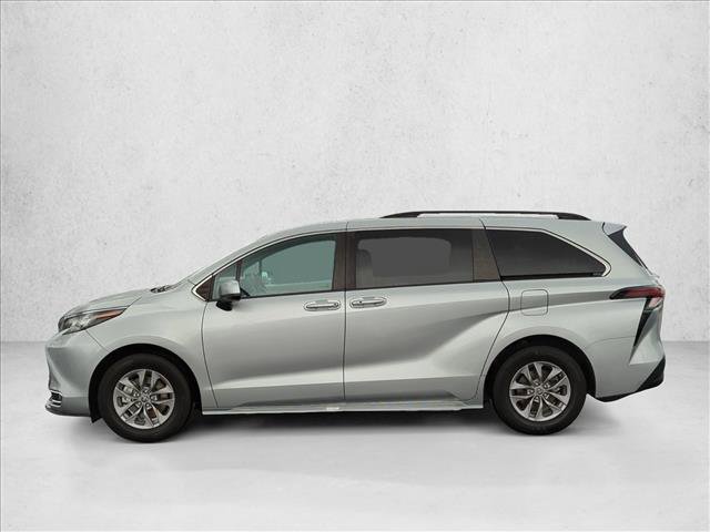Used 2023 Toyota Sienna XLE image 9