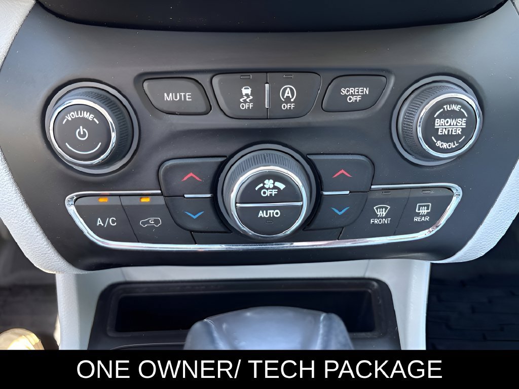 Used 2019 Jeep Cherokee Limited w/ Technology Group FWD image 26