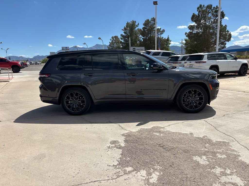 Used 2023 Jeep Grand Cherokee L Summit AWD/4WD image 4