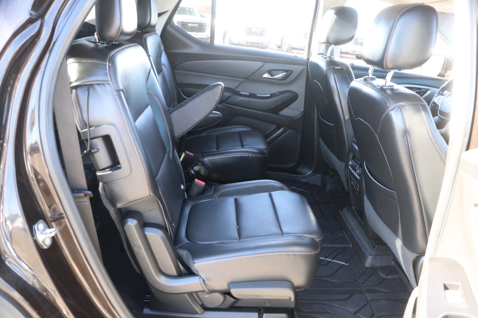 Used 2018 Chevrolet Traverse LT image 32