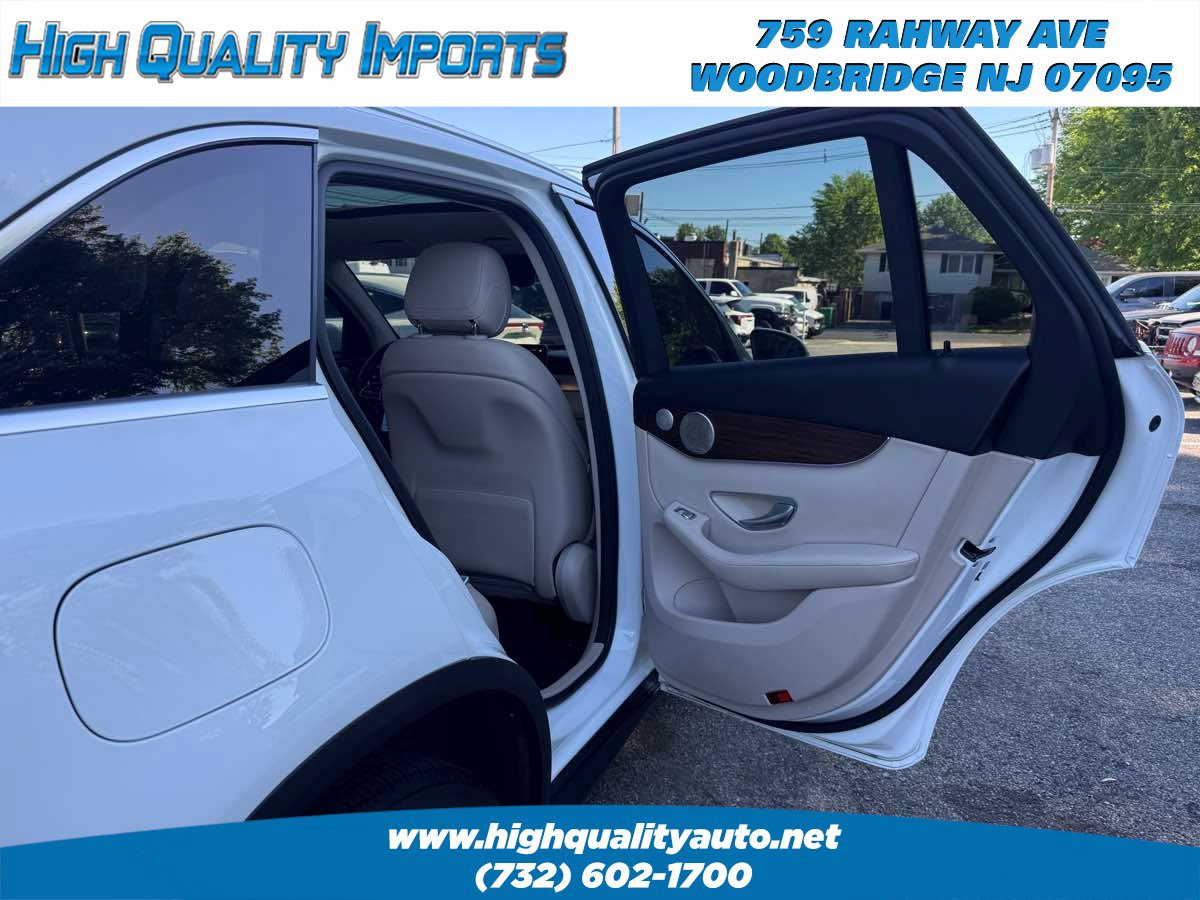 Used 2021 Mercedes-Benz GLC 300 4MATIC w/ Multimedia Package image 19
