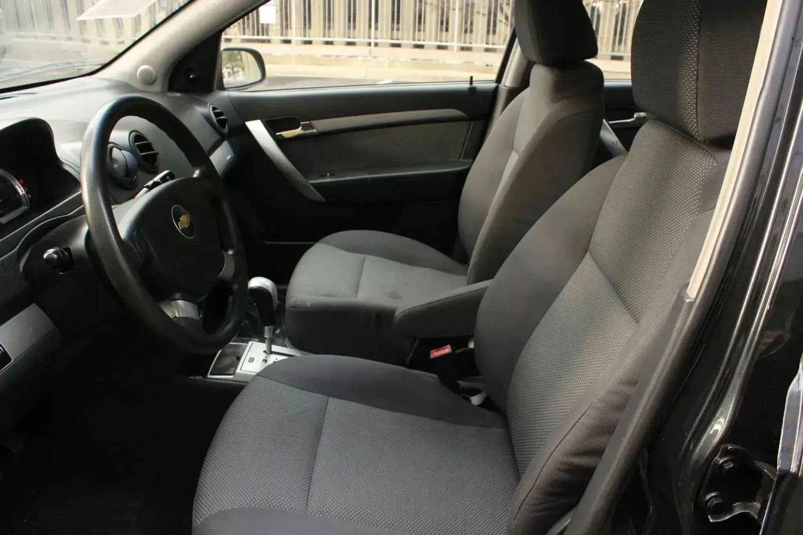 Used 2009 Chevrolet Aveo LT w/ Power and Convenience Package FWD image 8