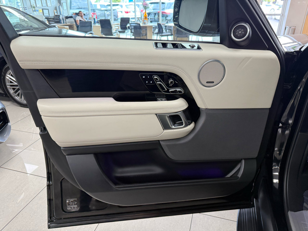 Used 2019 Land Rover Range Rover HSE image 9