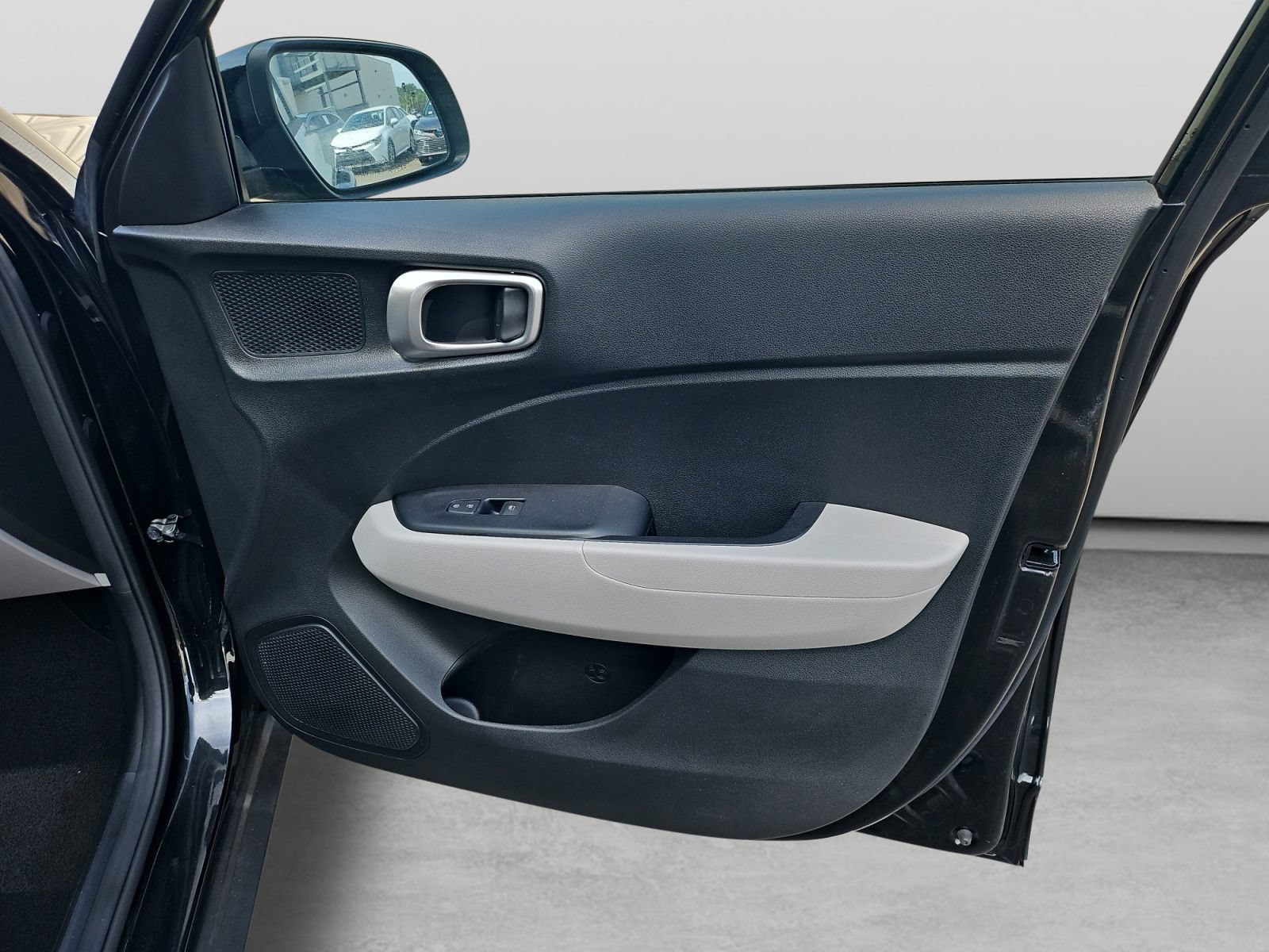 Used 2022 Hyundai Venue SEL FWD image 36