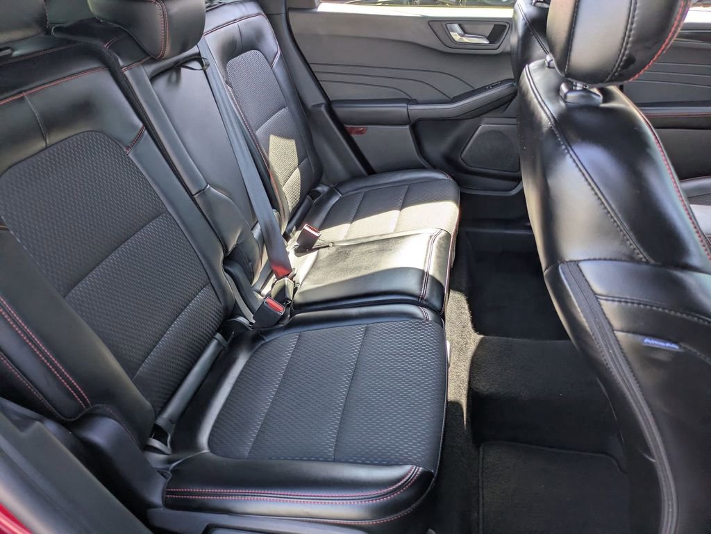 Used 2025 Ford Escape ST-Line image 28