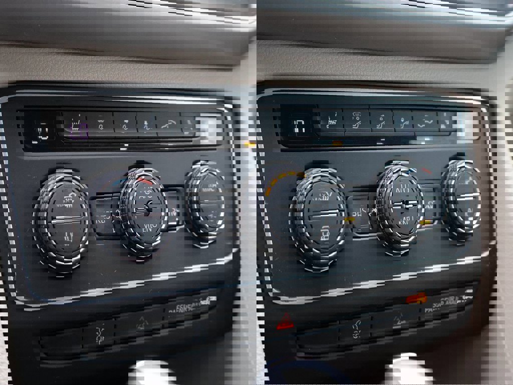 Used 2018 Volkswagen Atlas SE image 38