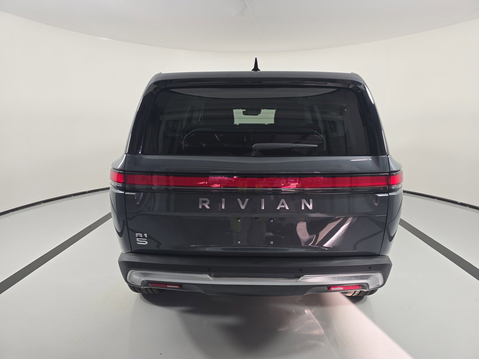 Used 2024 Rivian R1S Adventure AWD/4WD image 4