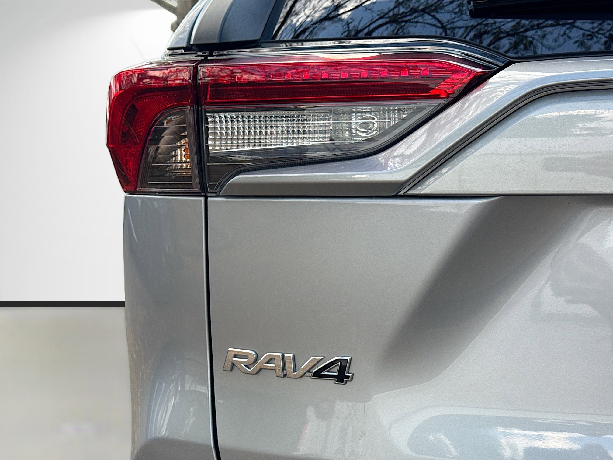 Used 2021 Toyota RAV4 XLE image 9