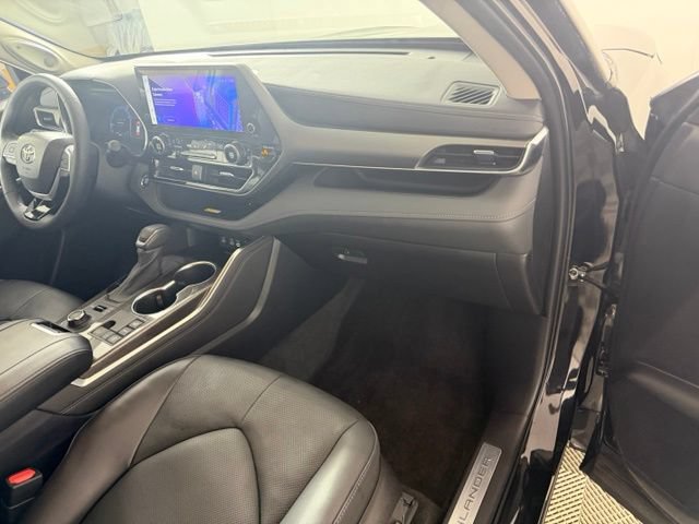Used 2023 Toyota Highlander Limited AWD/4WD image 23