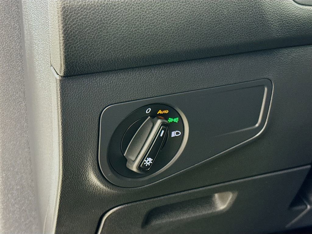 Used 2024 Volkswagen Tiguan S image 10