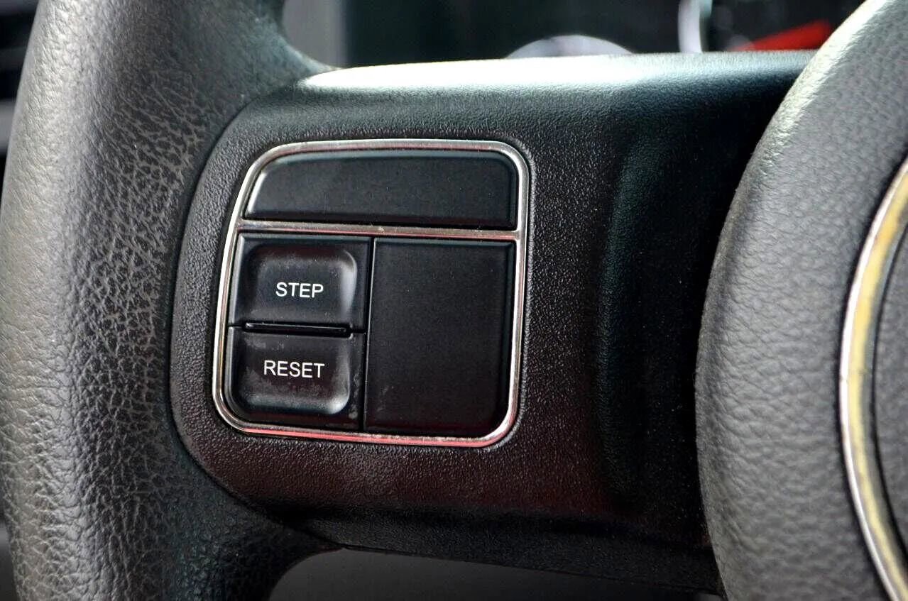 Used 2012 Jeep Liberty Sport RWD image 32