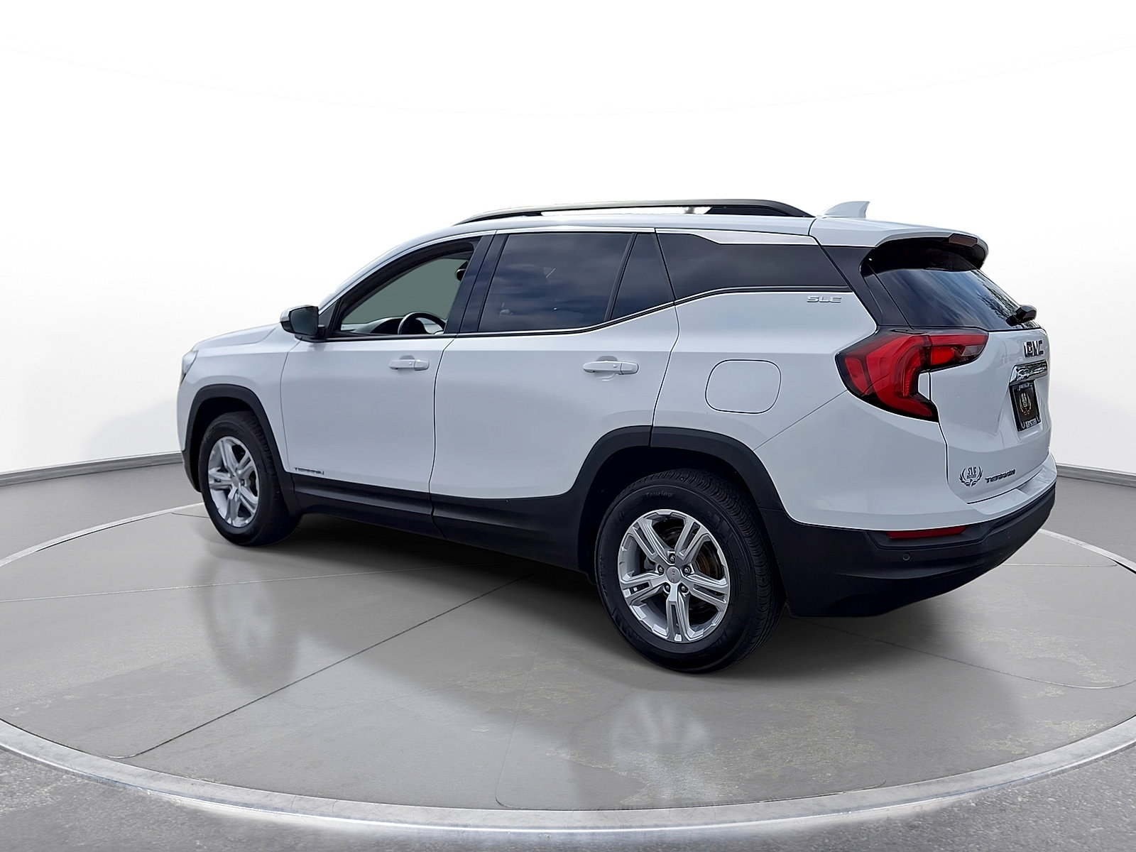 Used 2018 GMC Terrain SLE w/ GMC Pro Grade Package AWD/4WD image 6