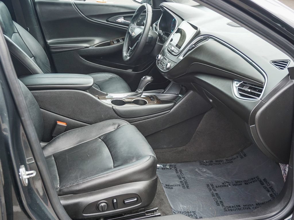 Used 2018 Chevrolet Malibu Premier w/ Premier Sun and Wheel Package FWD image 12