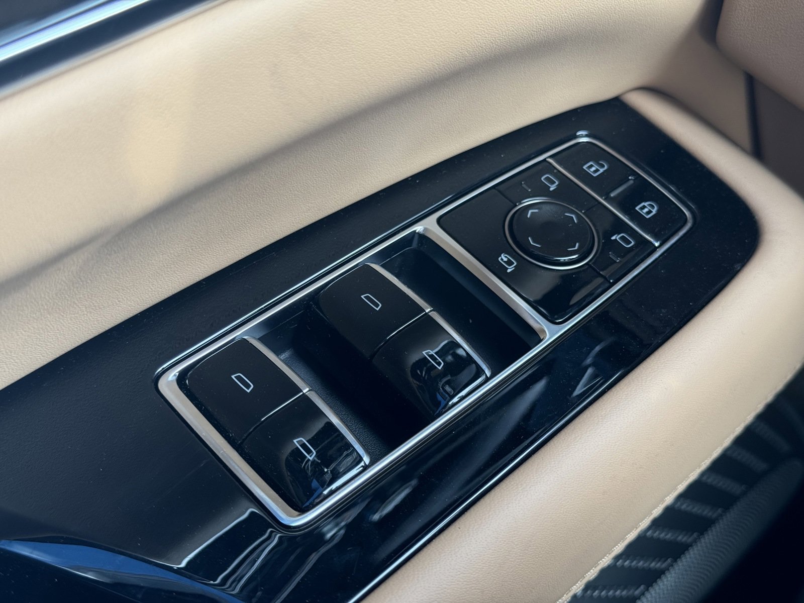 New 2025 Cadillac Escalade IQ Sport 2 w/ LPO, ONYX Package image 32