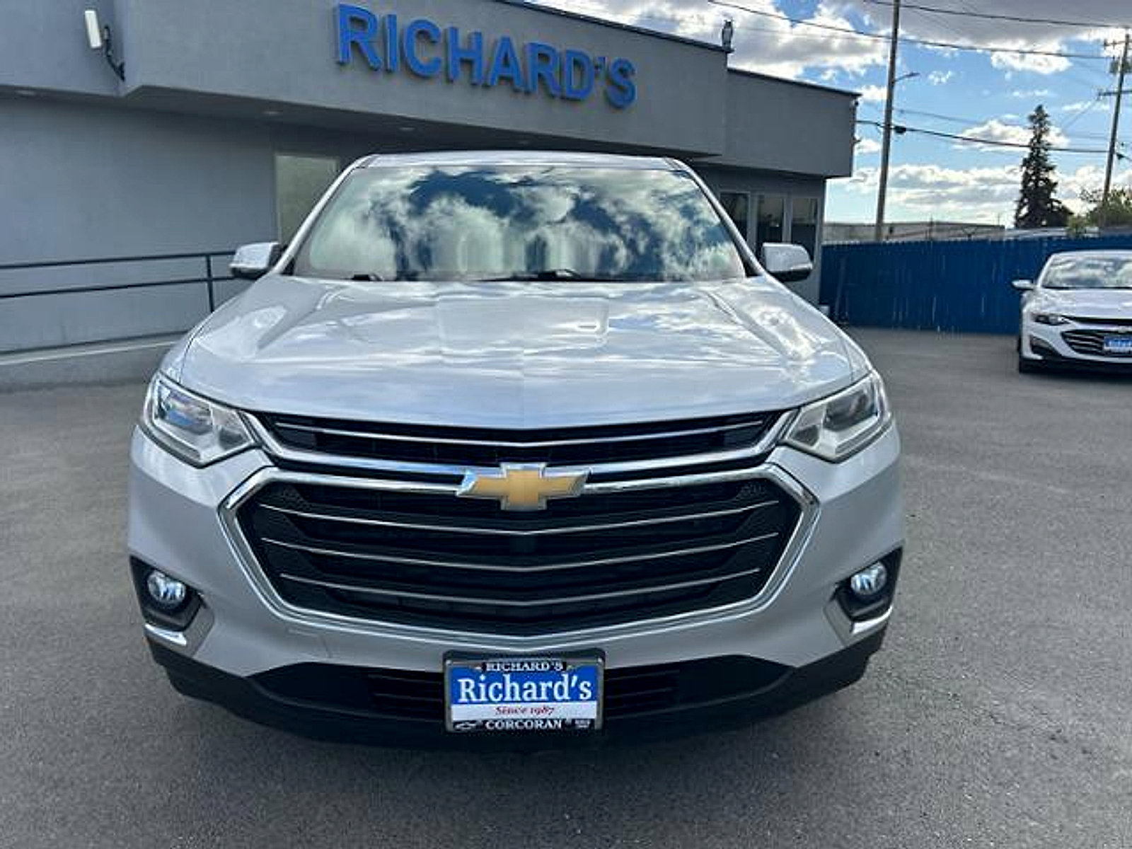 Used 2019 Chevrolet Traverse LT image 2