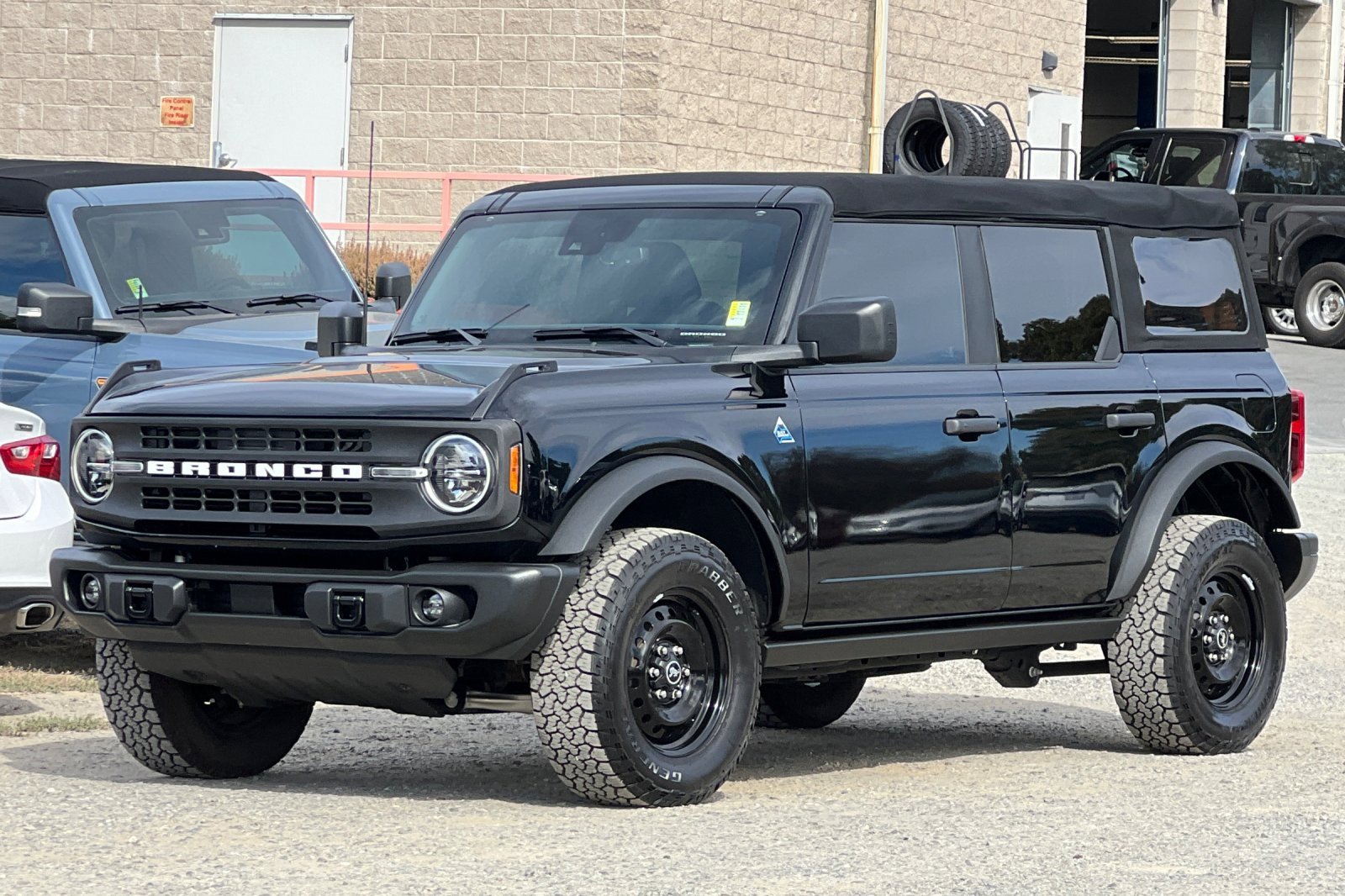 Certified 2022 Ford Bronco Black Diamond image 8