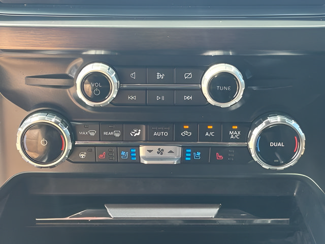 Used 2024 Ford F250 Lariat w/ Lariat Ultimate Package AWD/4WD image 27