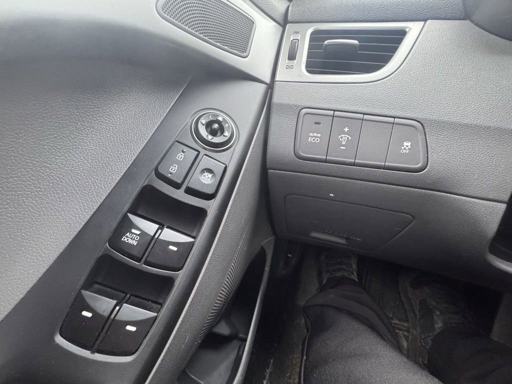 Used 2016 Hyundai Elantra SE image 11