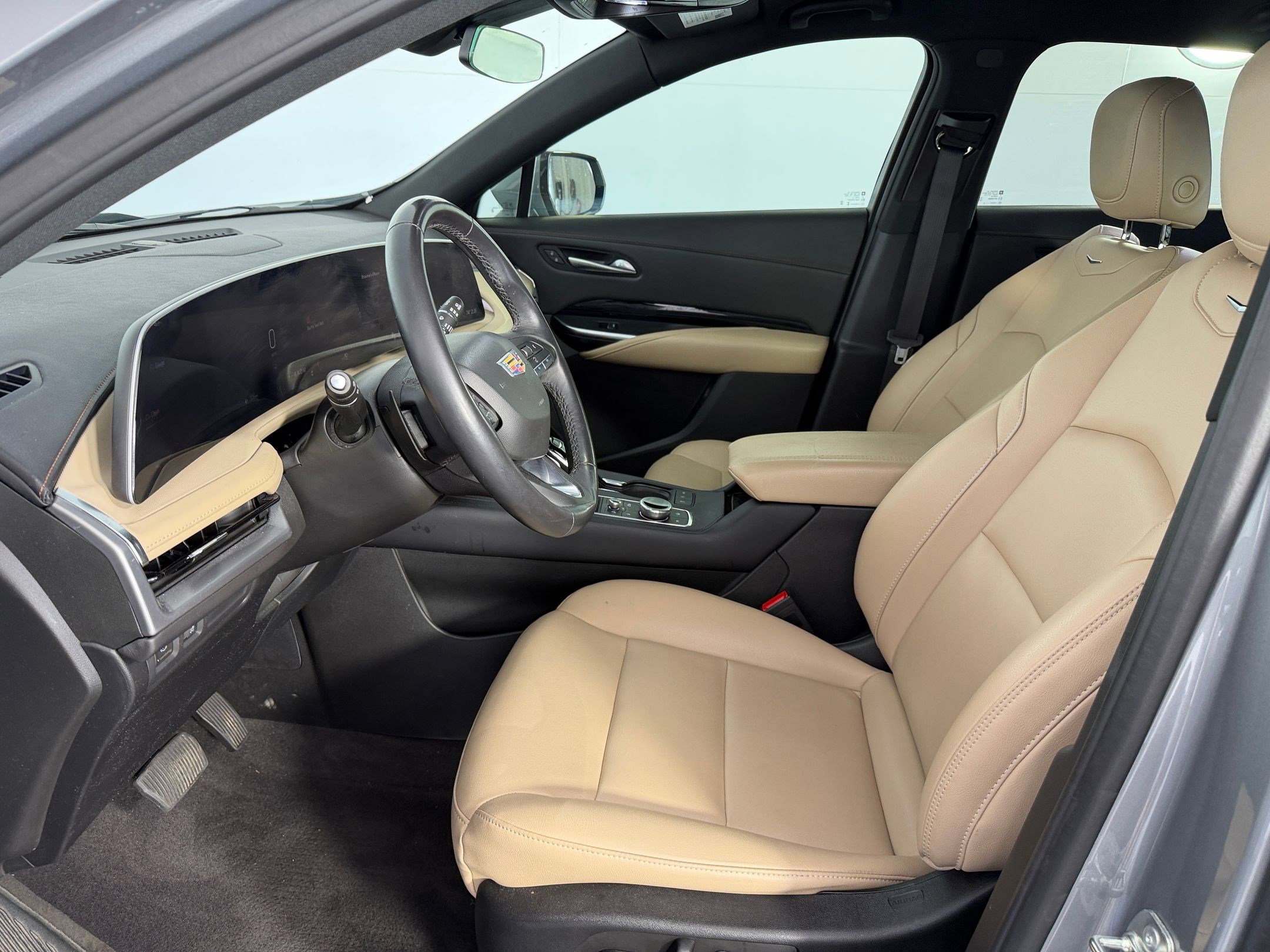 Used 2024 Cadillac XT4 Luxury w/ Cold Weather Package image 5