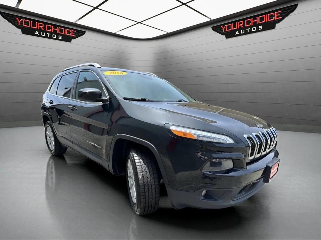 Used 2018 Jeep Cherokee Latitude w/ Safety Group AWD/4WD image 3