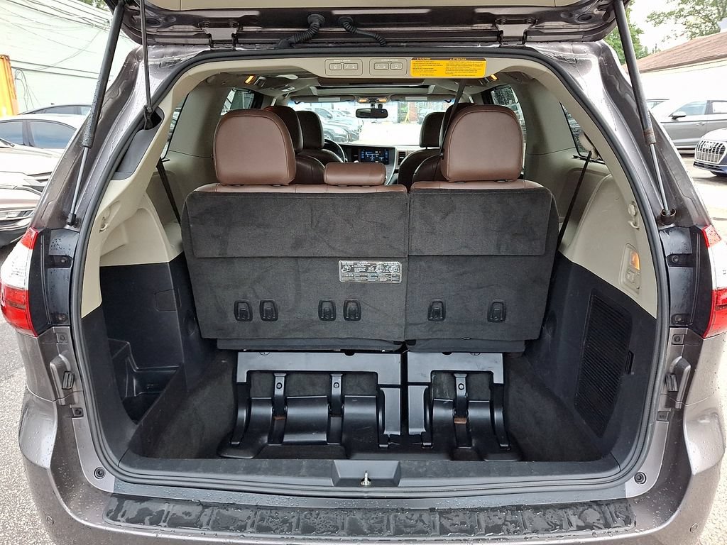 Used 2015 Toyota Sienna Limited Premium FWD image 31