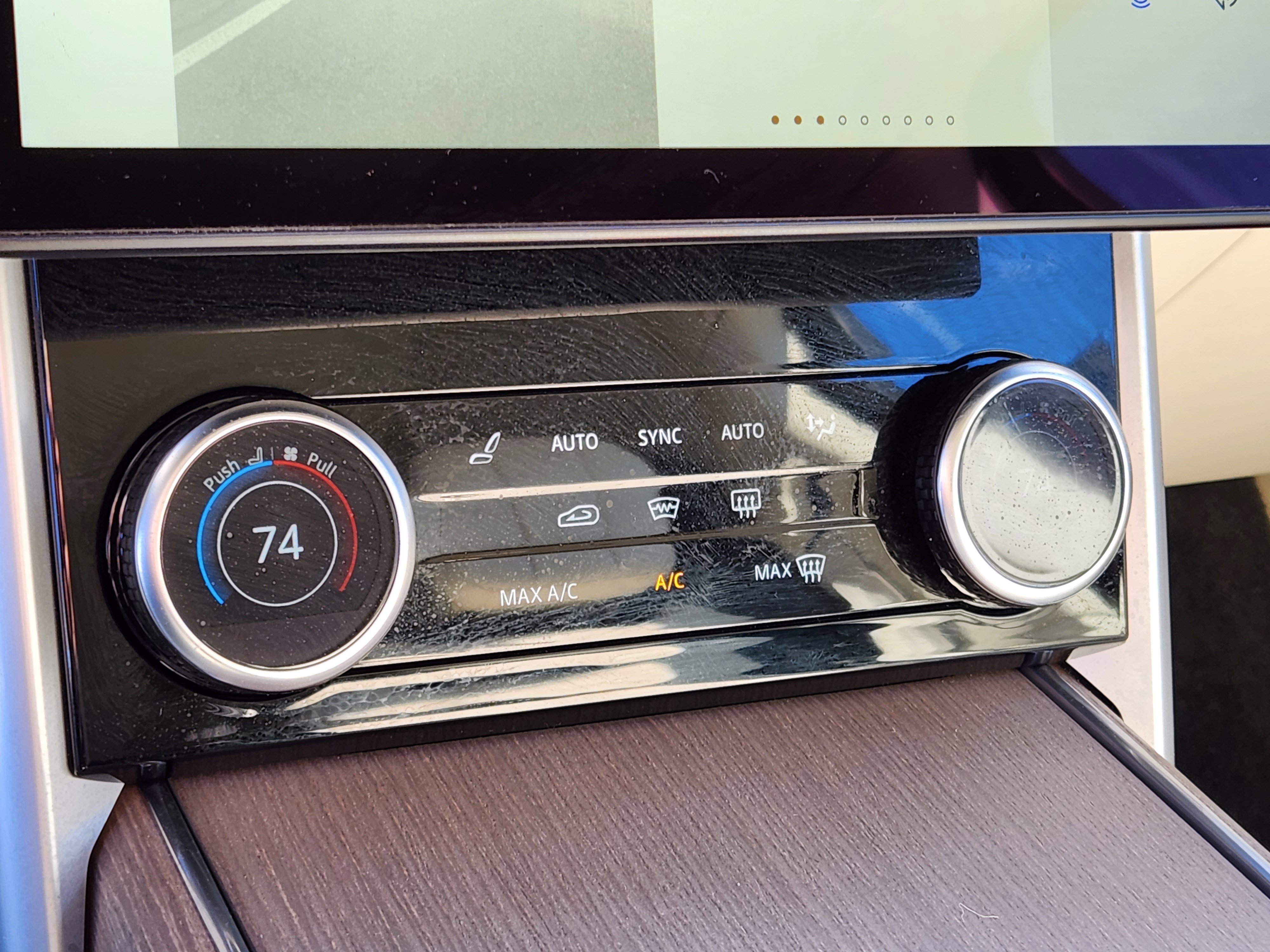 Used 2023 Land Rover Range Rover SE image 20