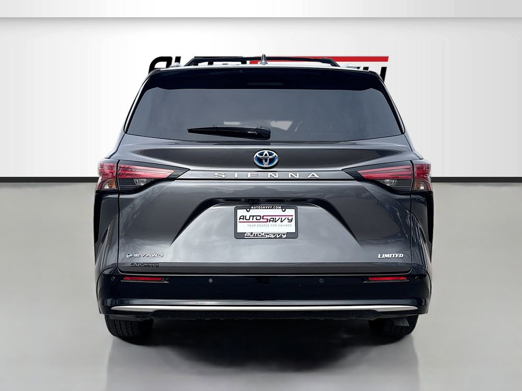 Used 2025 Toyota Sienna Limited image 6