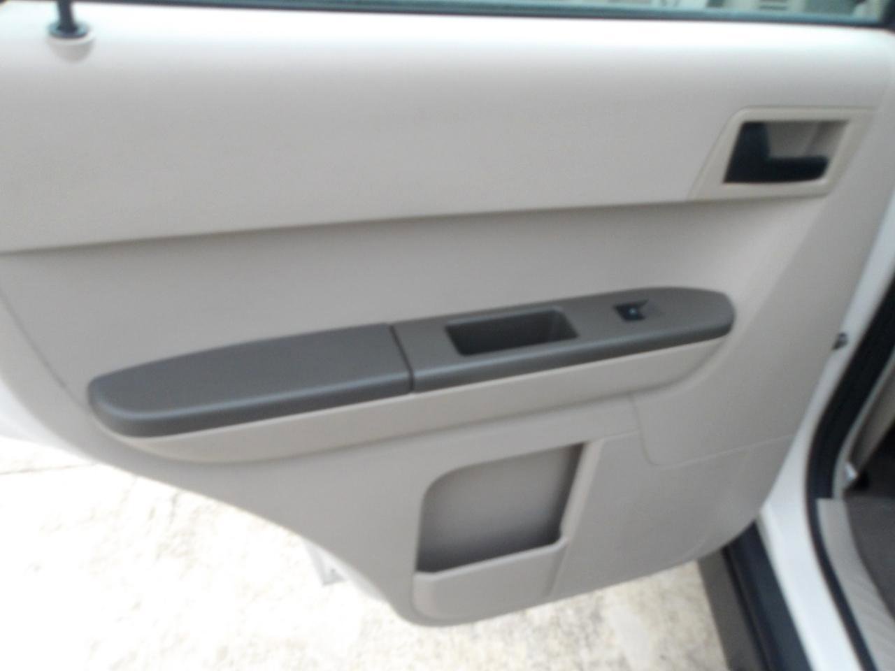 Used 2011 Ford Escape XLS w/ 102A Rapid Spec Order Code FWD image 16