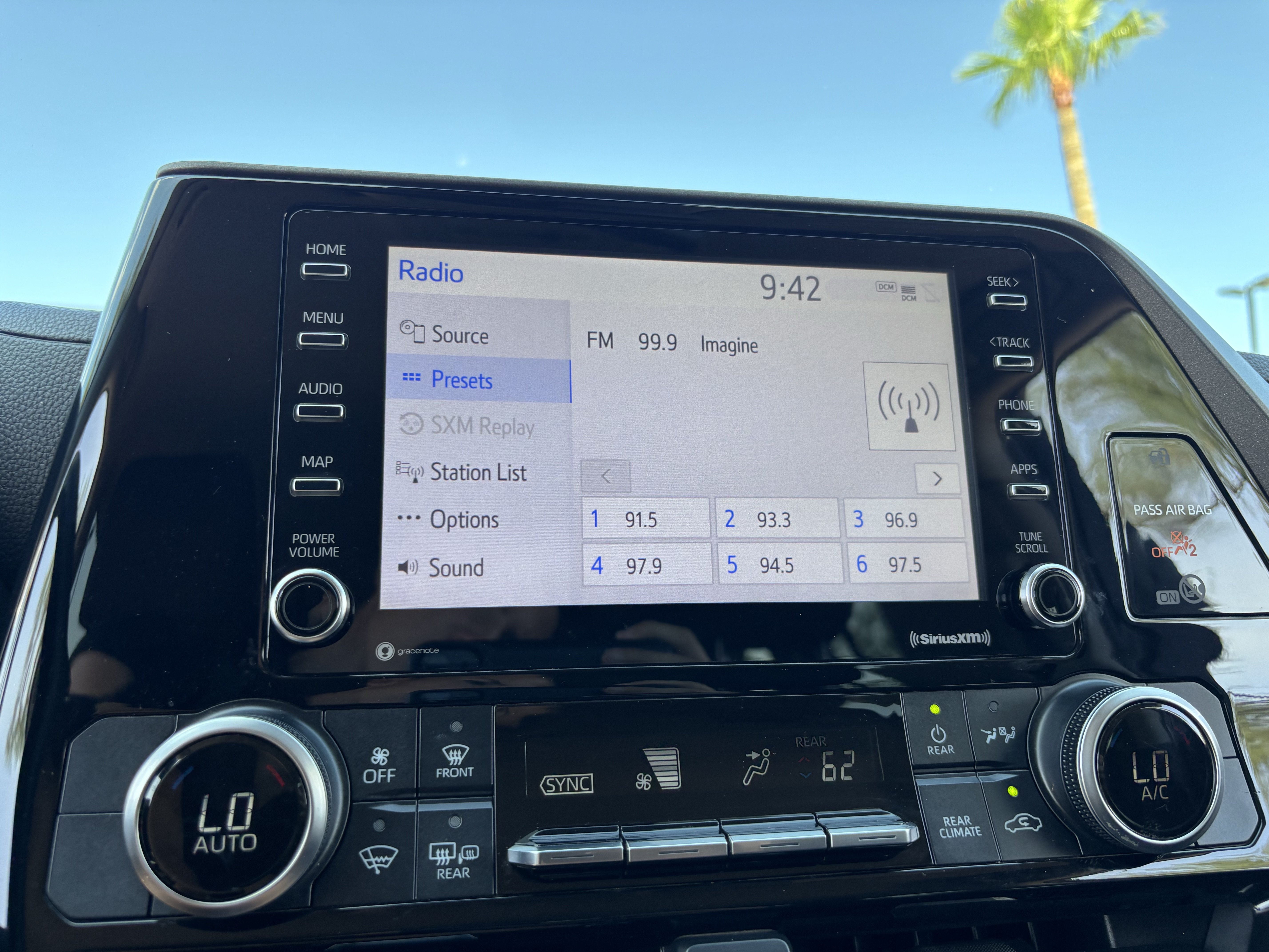 Used 2021 Toyota Highlander L FWD image 20