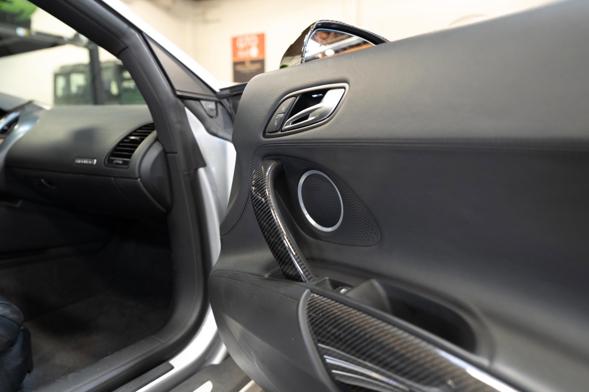 Used 2011 Audi R8 V10 image 96