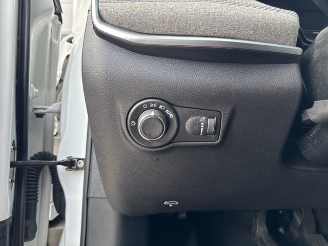 Used 2024 Jeep Compass Sport image 11