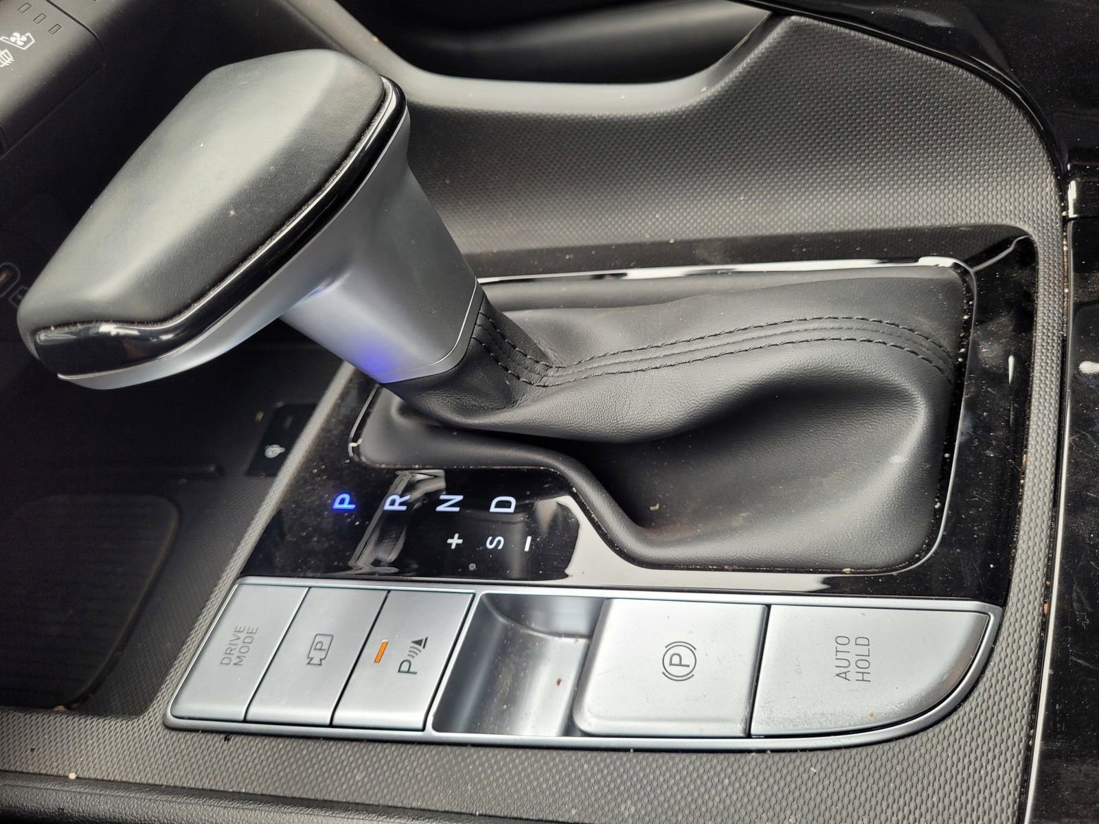 Certified 2024 Hyundai Elantra Limited FWD image 25