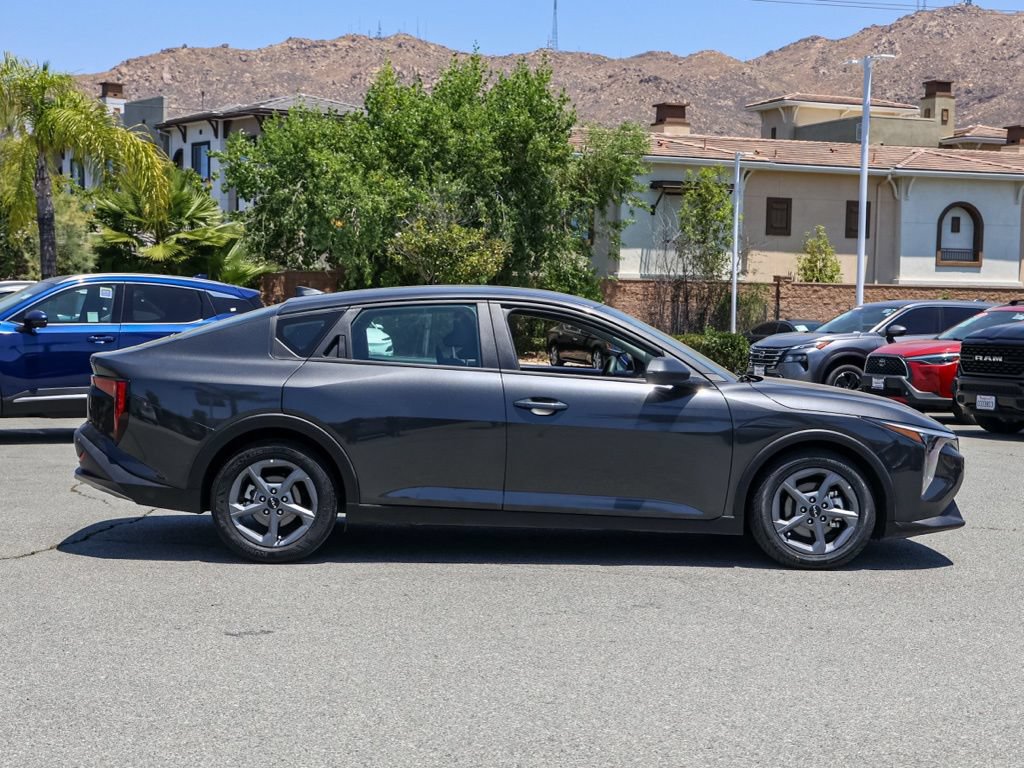 Used 2025 Kia K4 FWD image 3