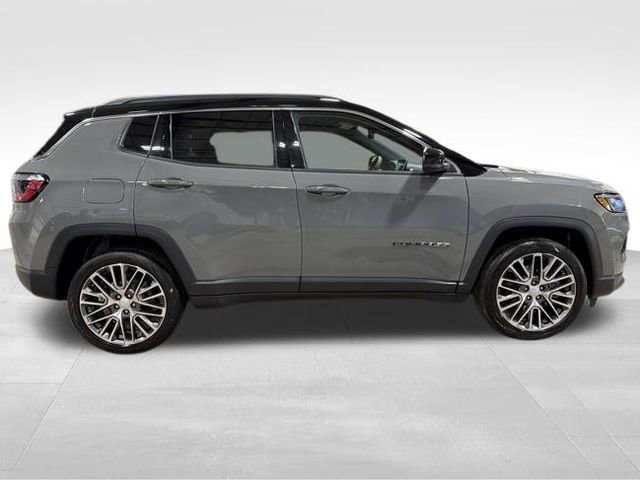 Used 2024 Jeep Compass Limited image 8