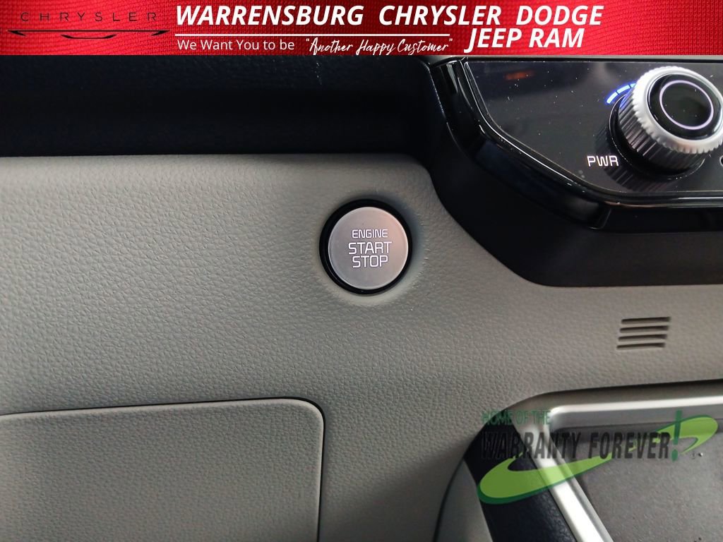 Used 2025 Kia Carnival SX Prestige image 31