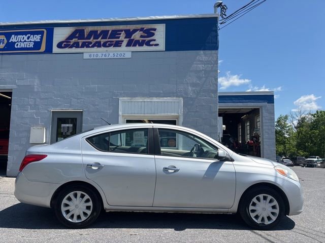 Used 2012 Nissan Versa SV FWD image 6