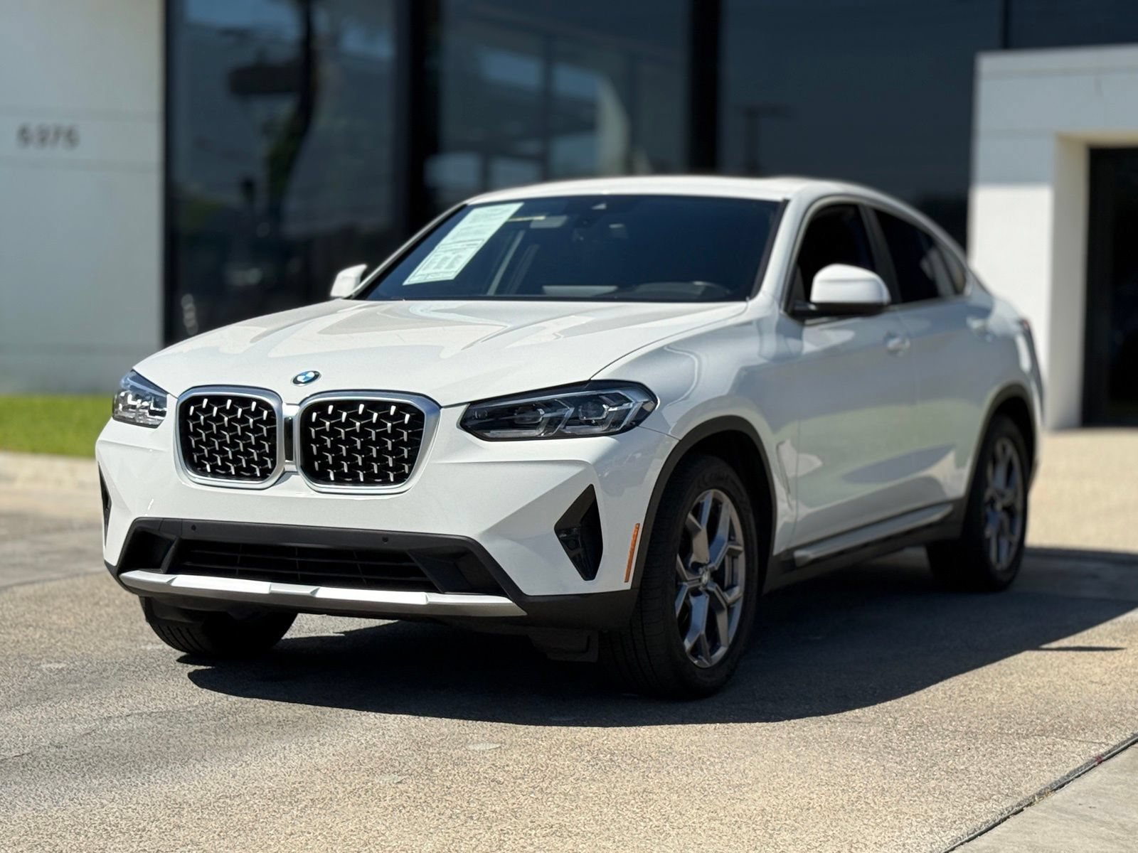 Used 2023 BMW X4 xDrive30i w/ Convenience Package AWD/4WD image 2
