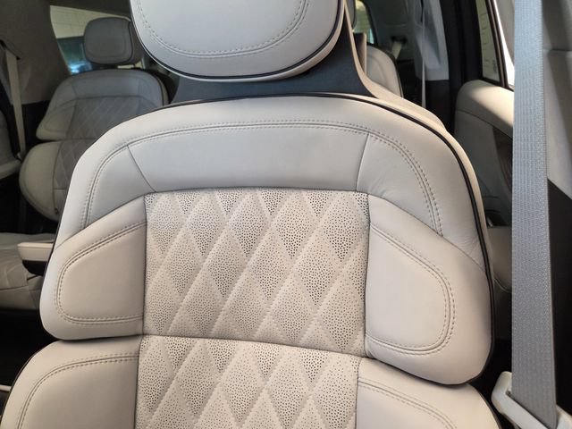 New 2027 Lincoln Navigator Black Label w/ Black Label Special Edition AWD/4WD image 13