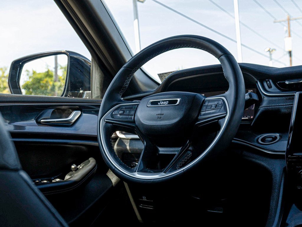 Used 2023 Jeep Grand Cherokee Altitude image 24